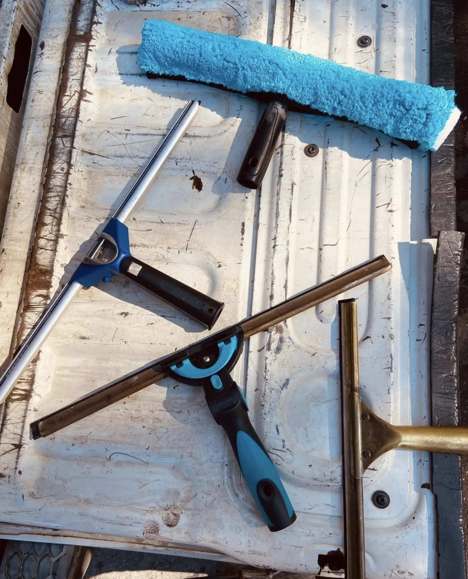 Gems Vidhi | Why do window cleaners not use soap? Professional window Cleaners