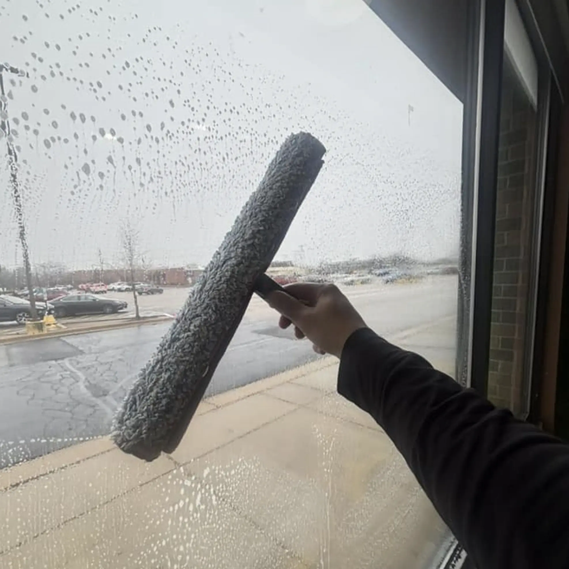 Gems Vidhi | Why do window cleaners not use soap? Vinegar window cleaner